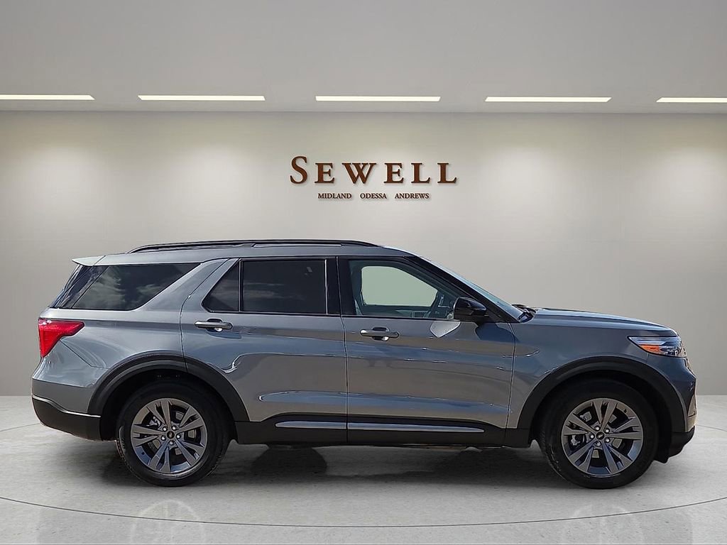 Used 2024 Ford Explorer XLT w/ Equipment Group 202A image 5
