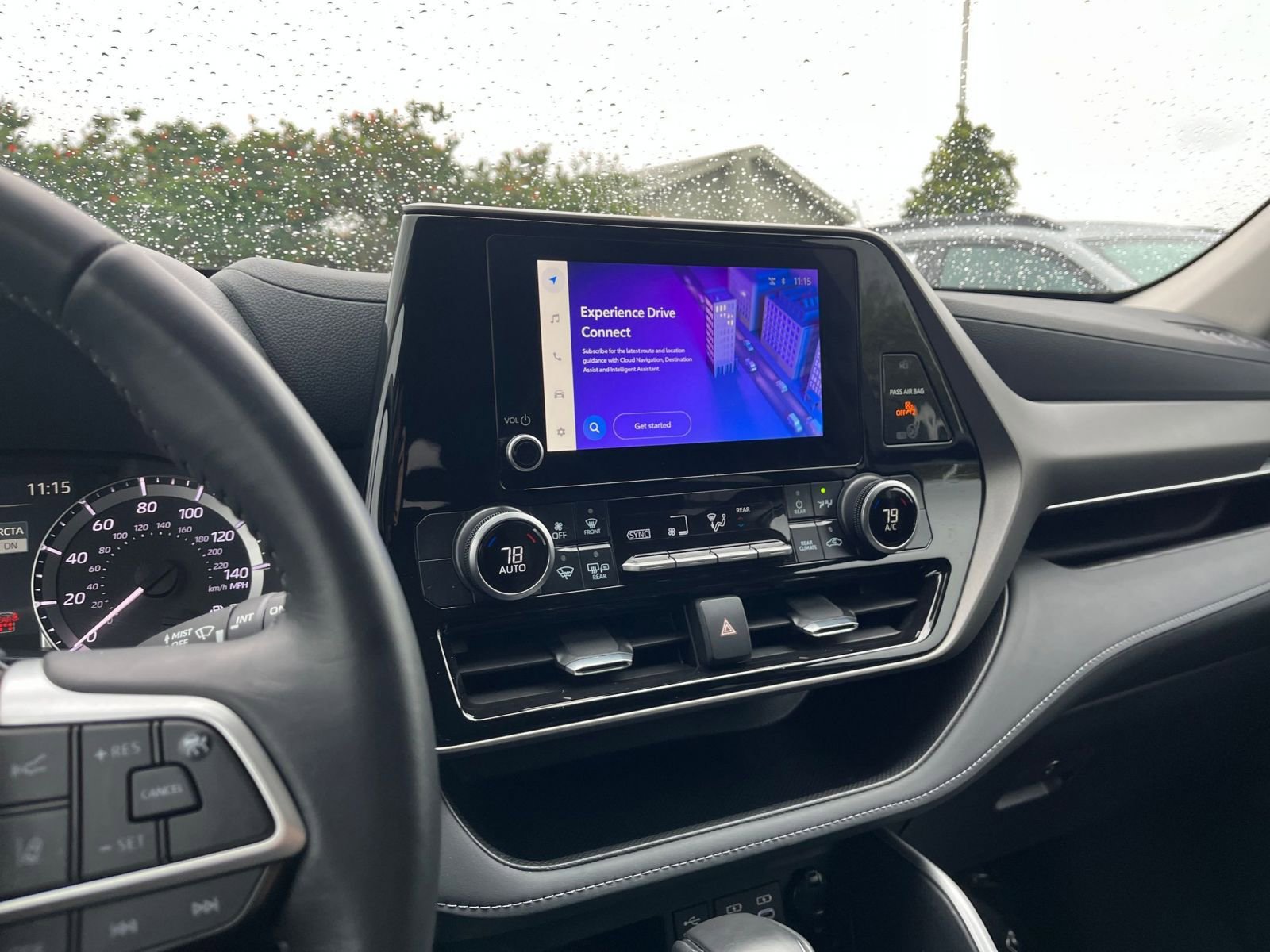 Used 2025 Toyota Highlander LE image 18