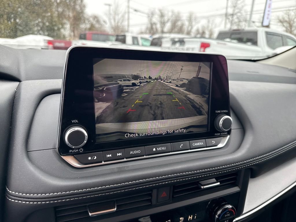 Certified 2025 Nissan Rogue SV image 32