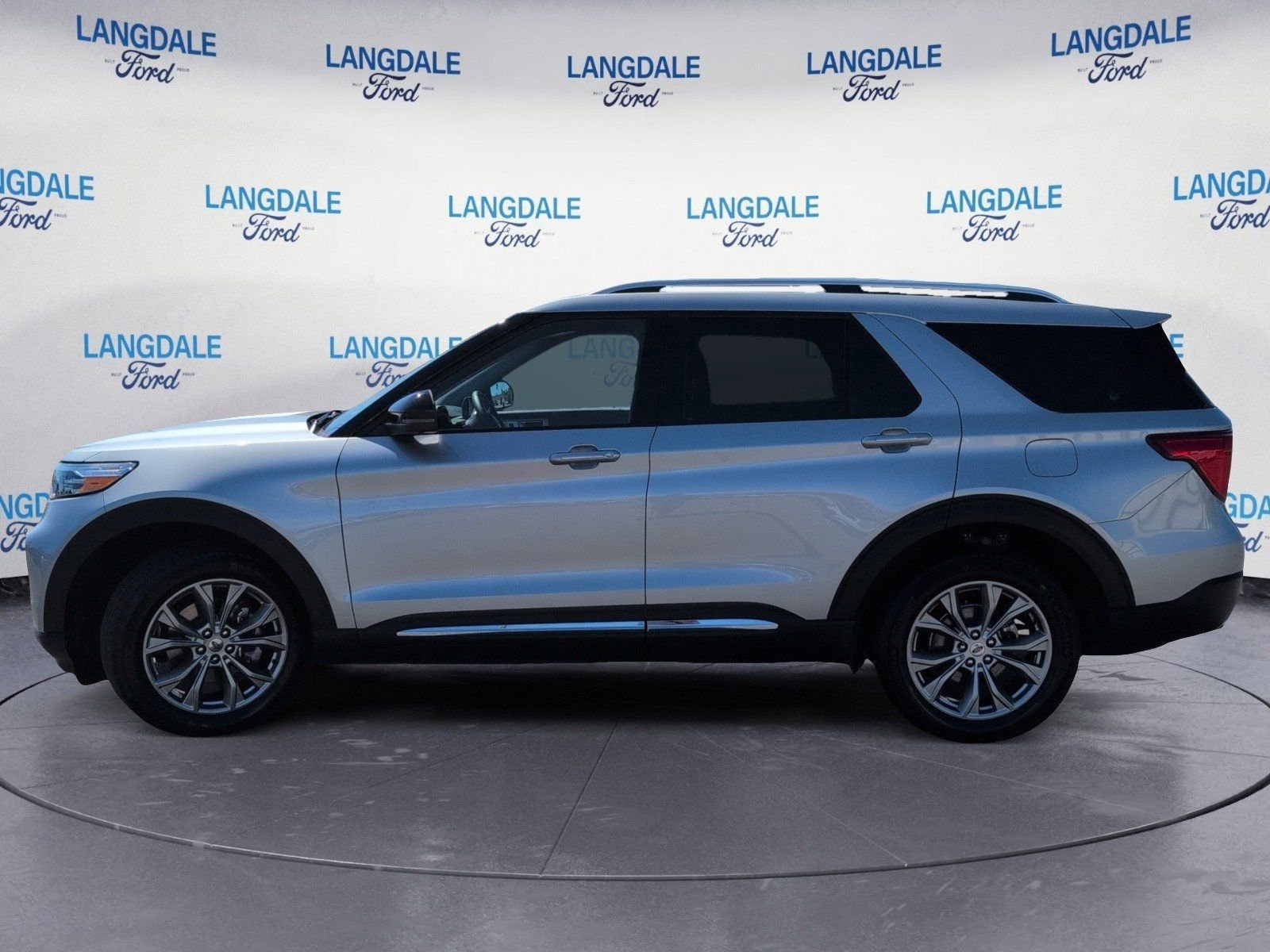 Used 2023 Ford Explorer Limited w/ Limited Technology Package AWD/4WD image 10