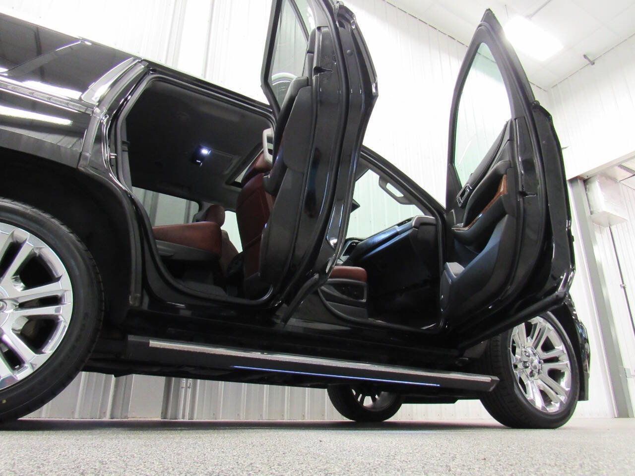 Used 2020 Chevrolet Tahoe Premier w/ Premier Plus Edition image 24