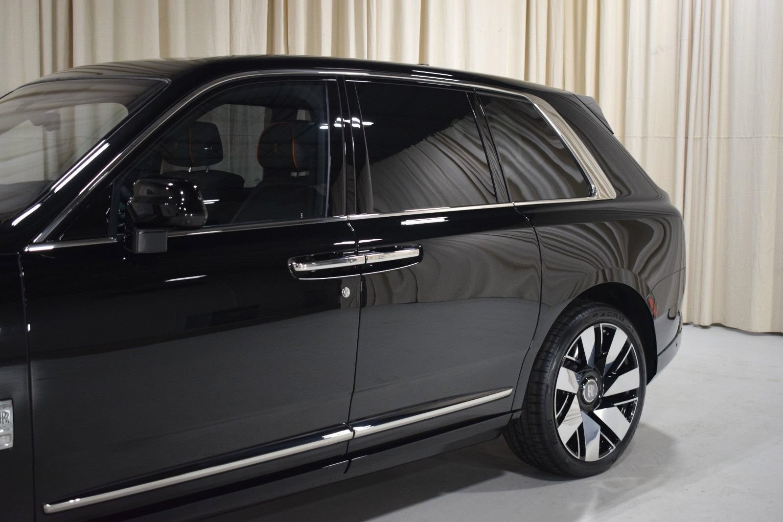 New 2026 Rolls-Royce Cullinan AWD/4WD image 5