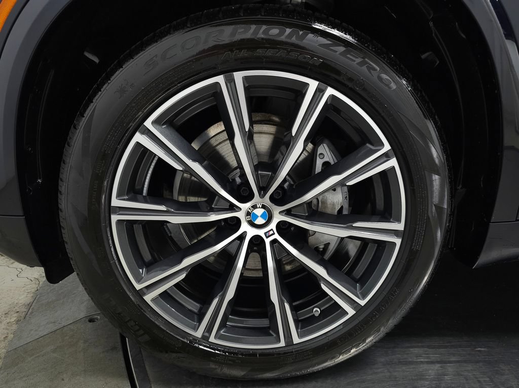 Used 2024 BMW X5 xDrive40i w/ M Sport Package AWD/4WD image 11