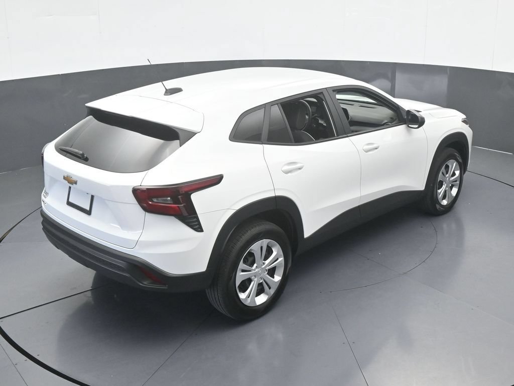 Used 2025 Chevrolet Trax LS FWD image 43
