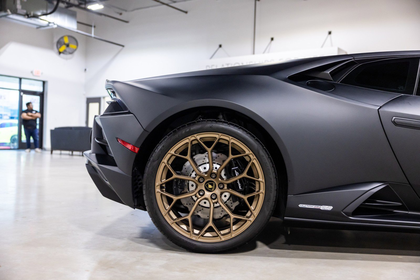 Used 2022 Lamborghini Huracan EVO image 25