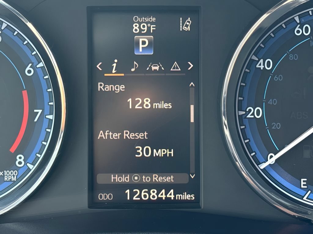 Used 2017 Toyota Corolla SE FWD image 15