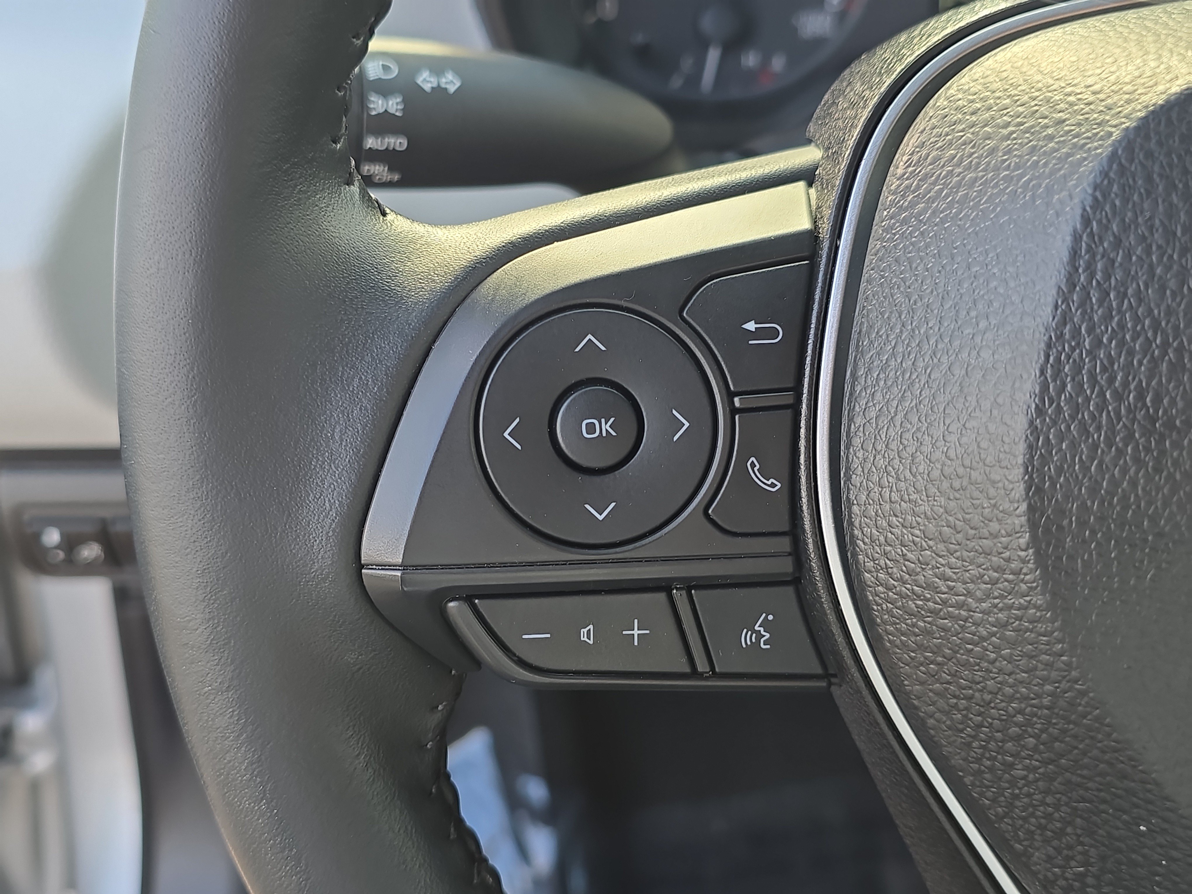 Used 2025 Toyota Corolla SE FWD image 28