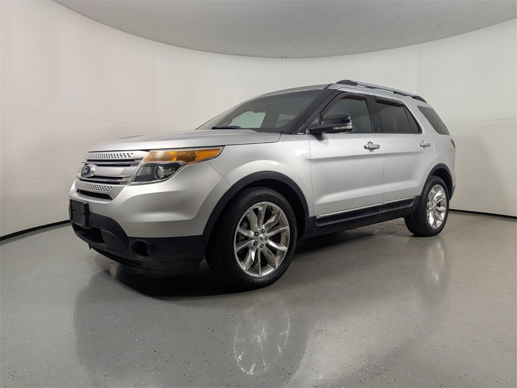 Used 2014 Ford Explorer XLT w/ Equipment Group 202A image 3