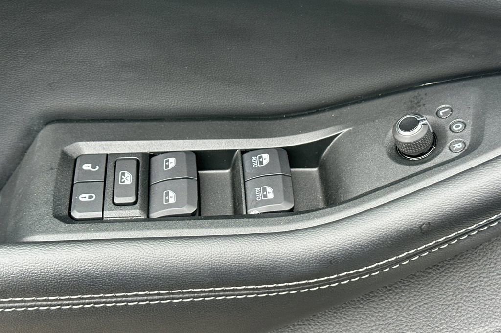 Used 2024 Jeep Grand Cherokee L Laredo RWD image 15