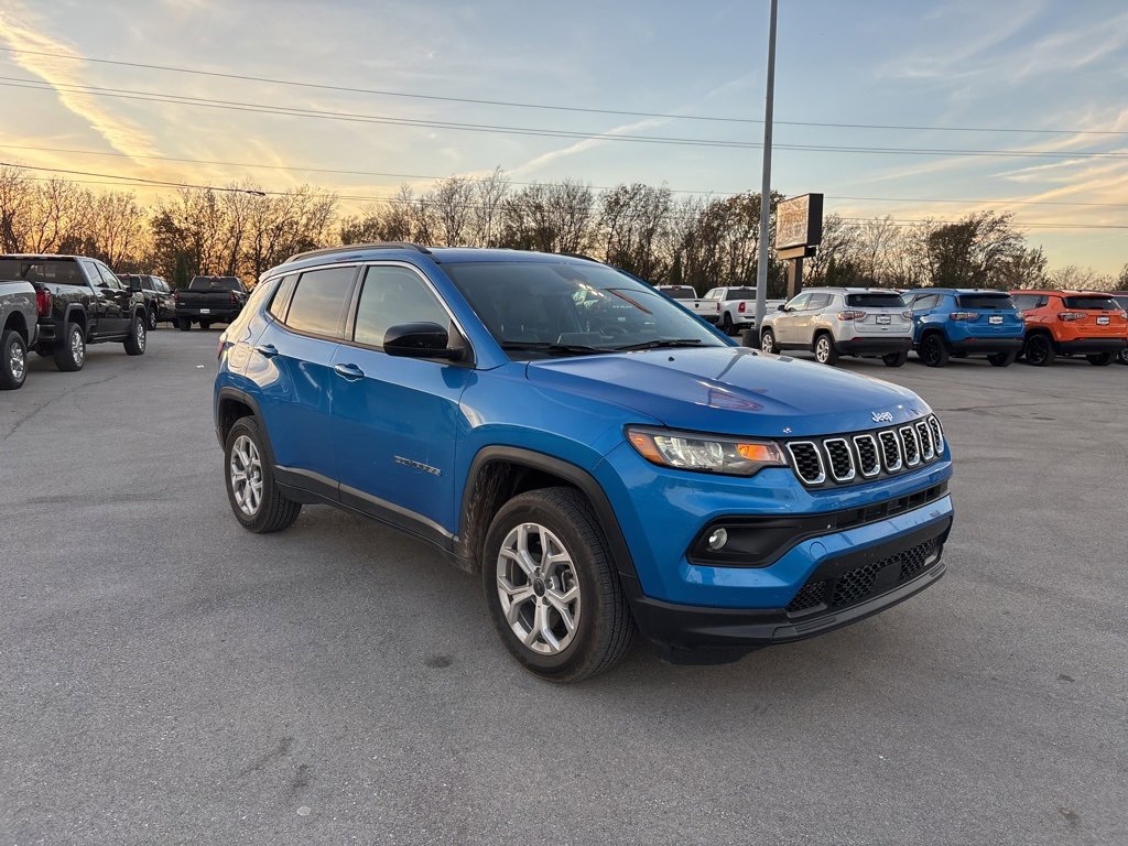 Used 2025 Jeep Compass Latitude image 1