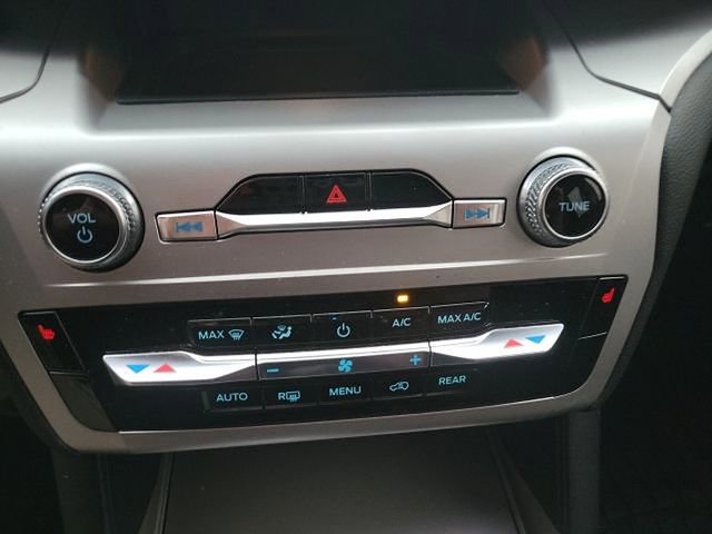 Used 2022 Ford Explorer XLT image 10