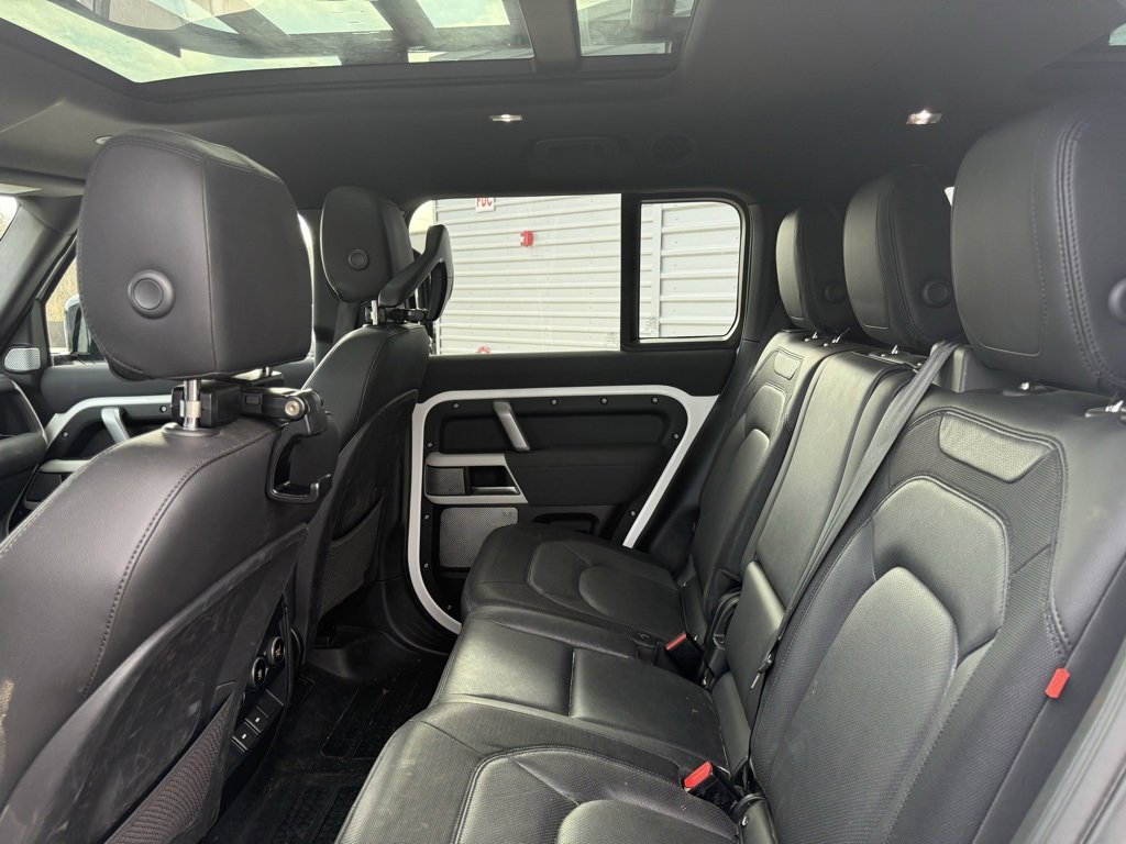 Used 2023 Land Rover Defender 130 X-Dynamic SE image 19