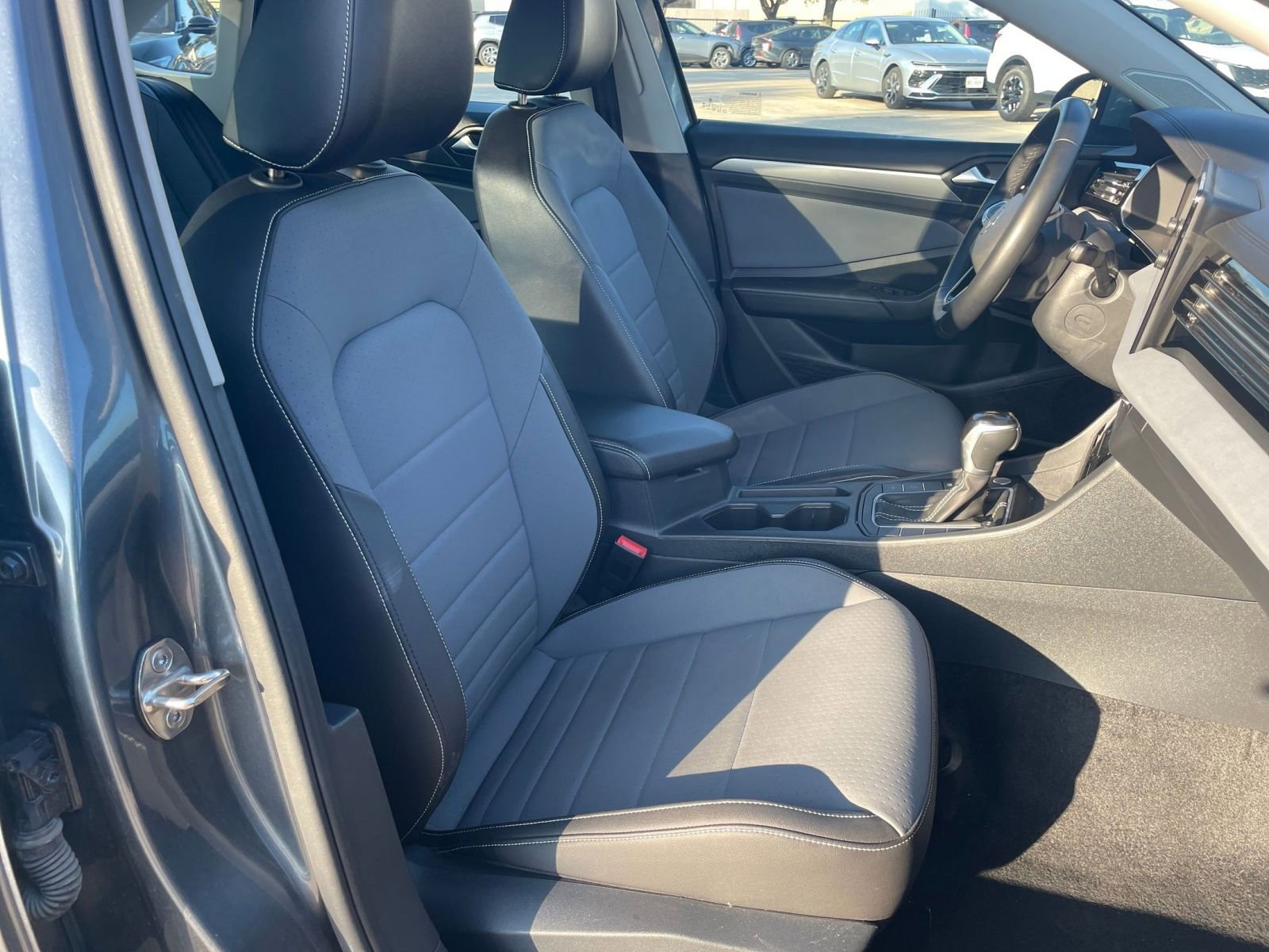 Used 2025 Volkswagen Jetta SE image 37