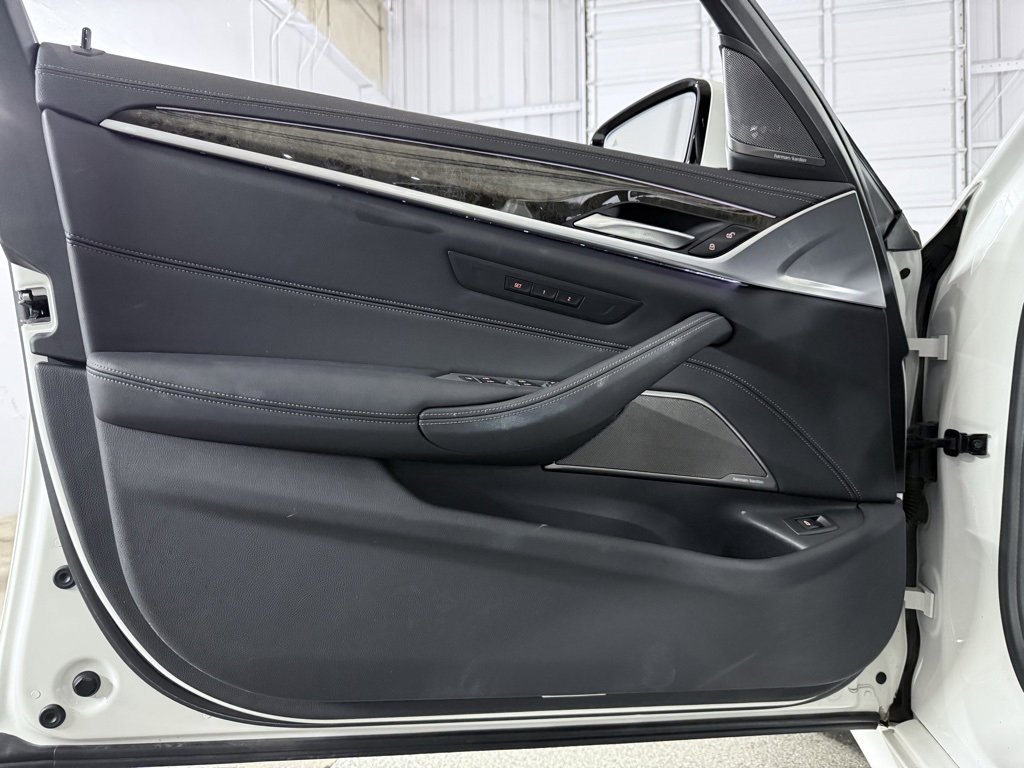 Used 2021 BMW M550i xDrive w/ Premium Package image 21