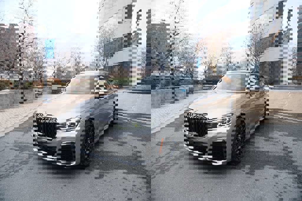 Used 2021 BMW 750i xDrive w/ Executive Package image 4