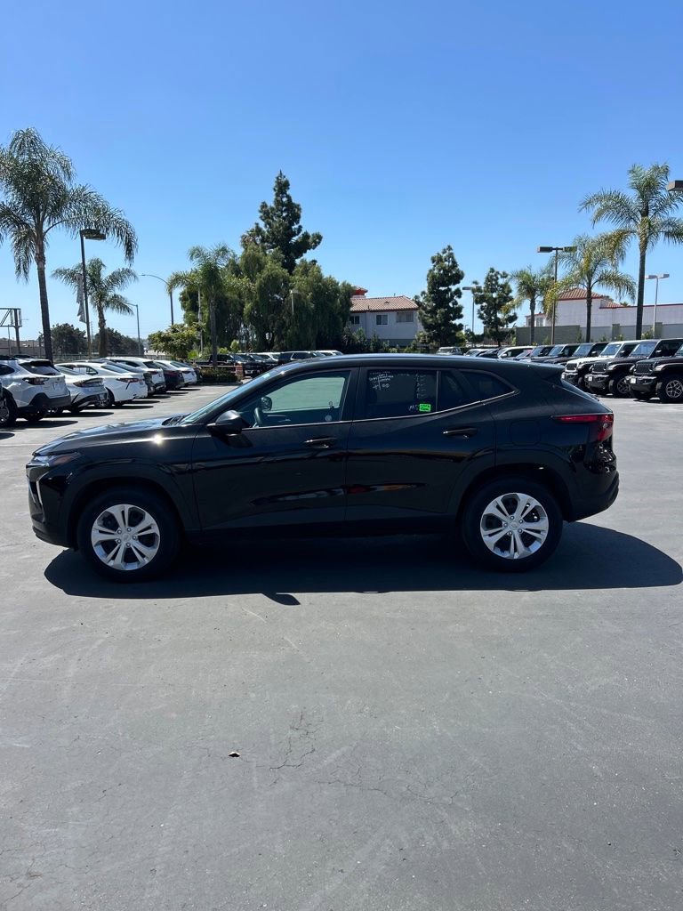 Used 2025 Chevrolet Trax LS image 7