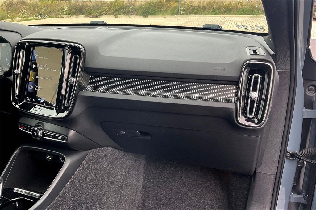 Used 2021 Volvo XC40 T5 R-Design w/ Climate Package image 16
