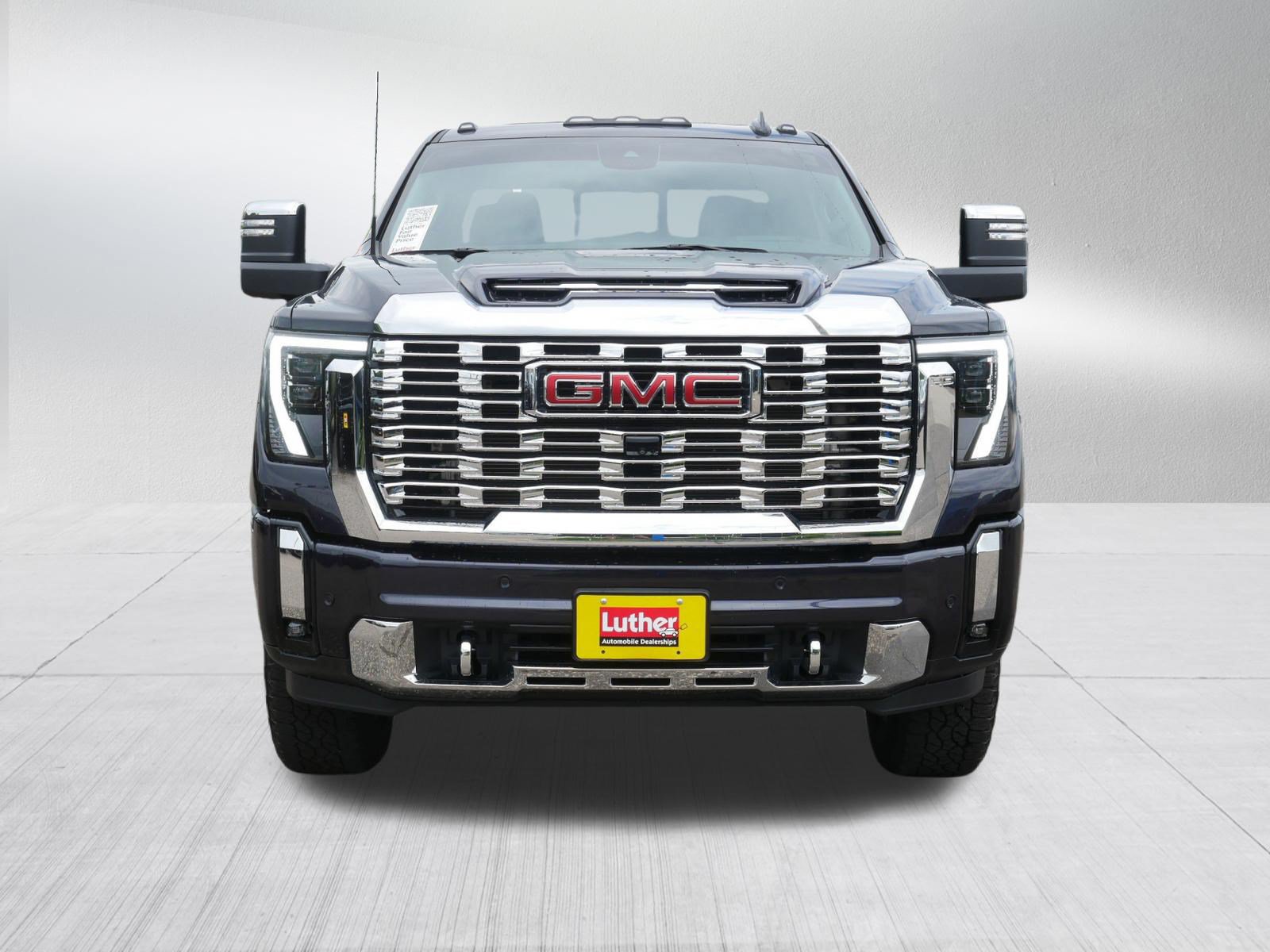 Used 2025 GMC Sierra 3500 Denali w/ Denali Reserve Package AWD/4WD image 2