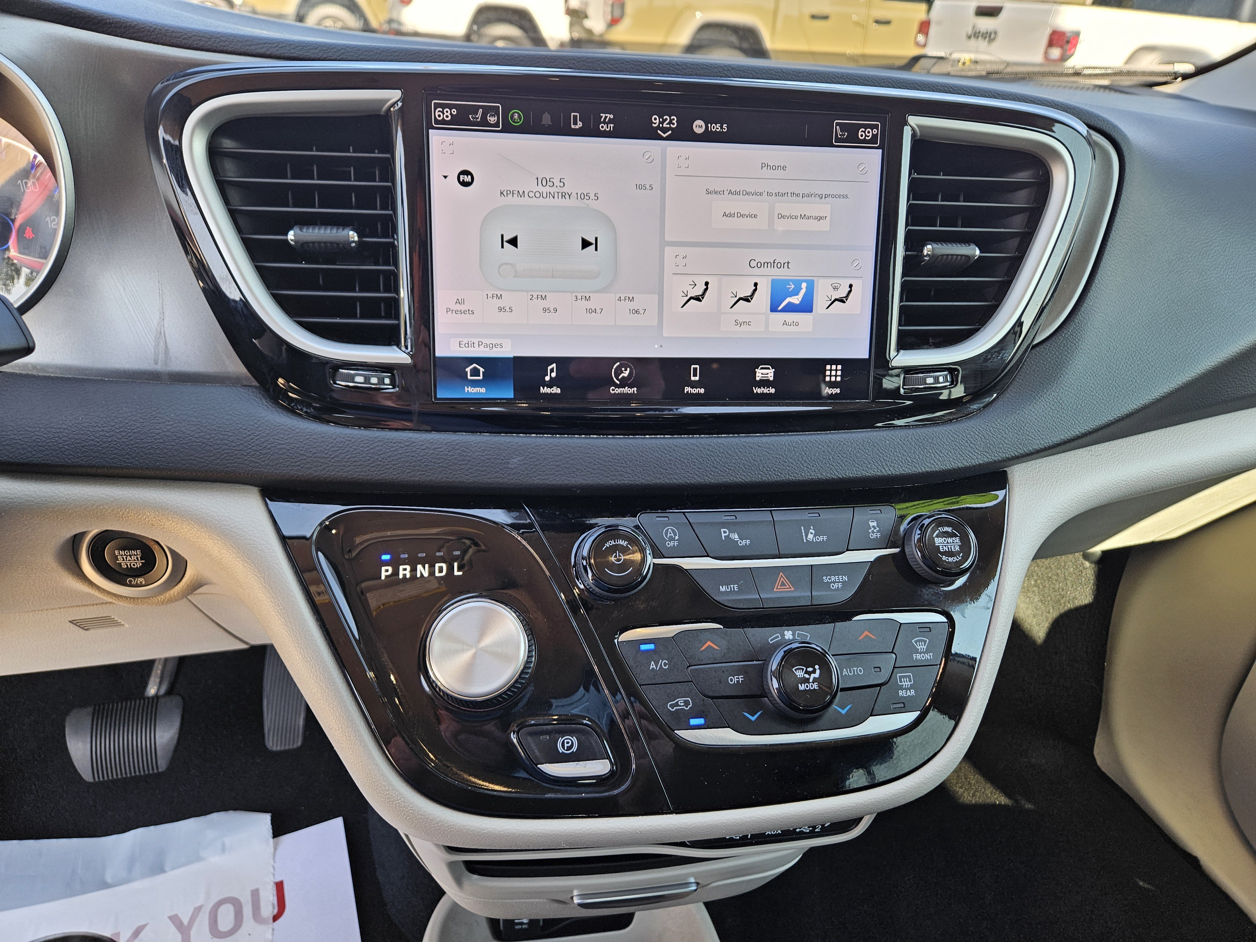 Used 2024 Chrysler Pacifica Touring-L FWD image 23