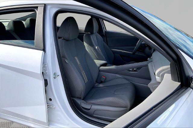Used 2024 Hyundai Elantra Blue FWD image 19