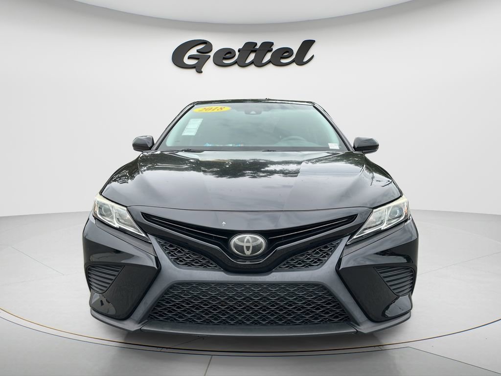 Used 2018 Toyota Camry SE FWD image 2