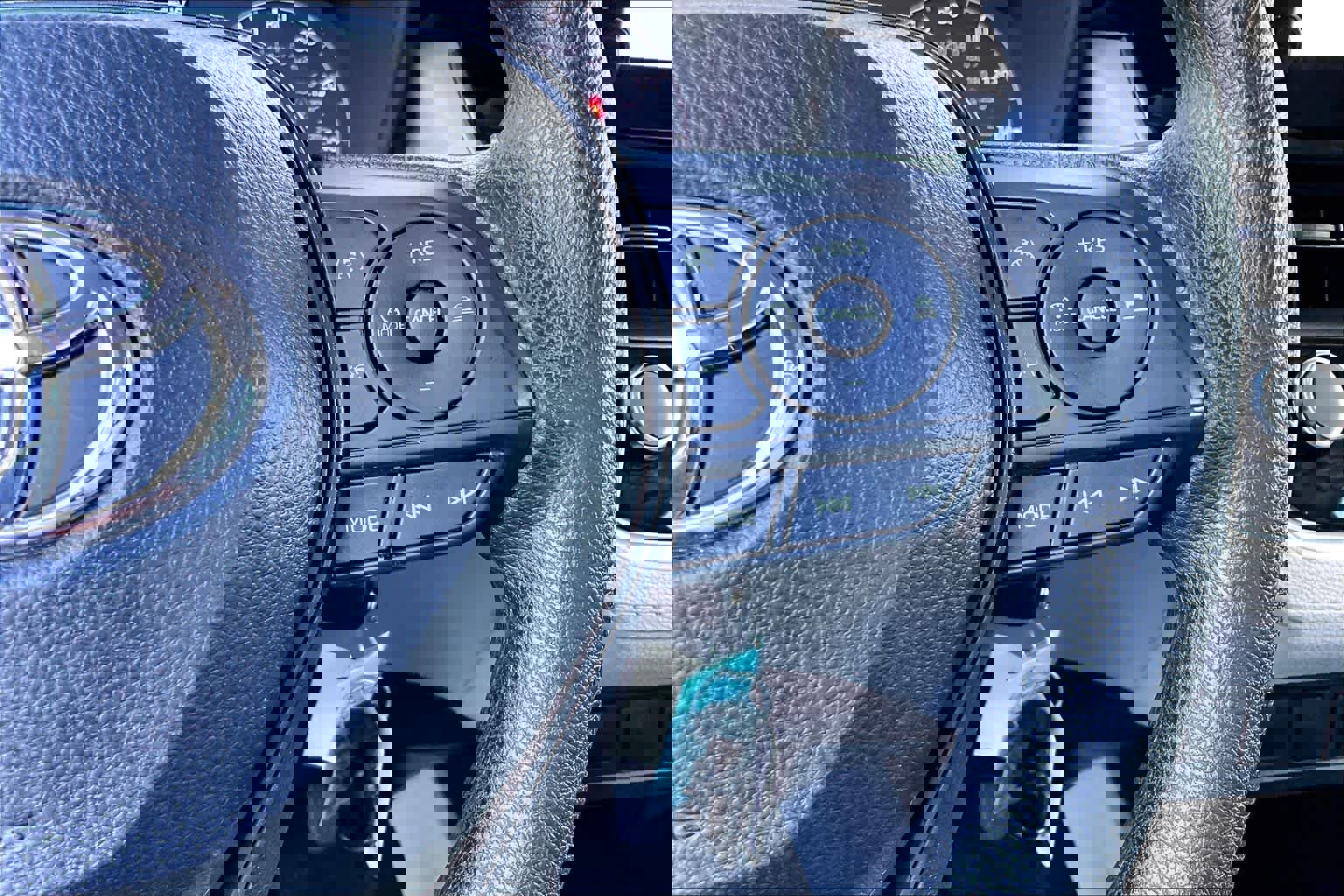 Used 2023 Toyota Corolla Cross L image 23