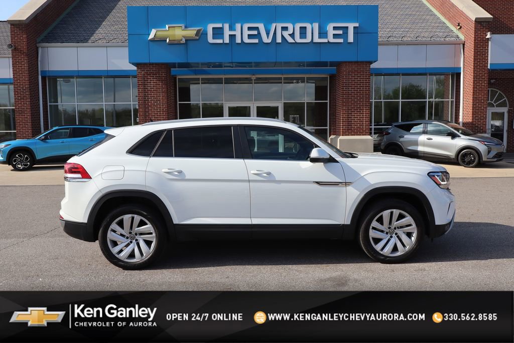 Used 2022 Volkswagen Atlas Cross Sport SE AWD/4WD image 1