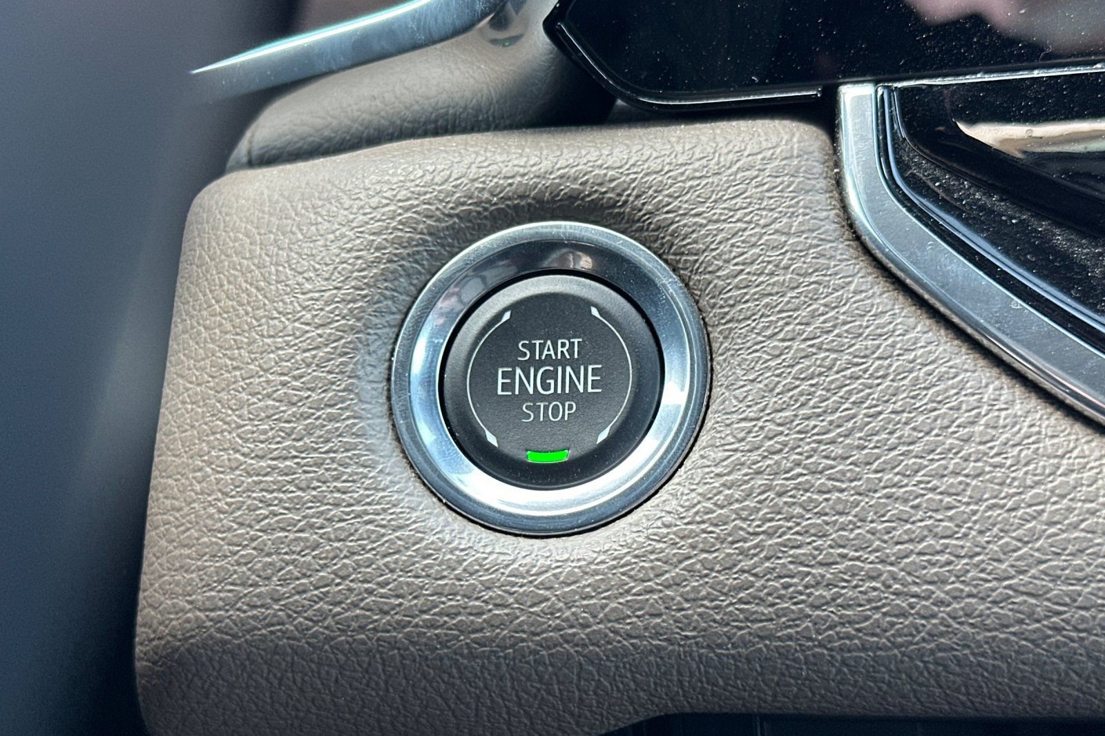 Used 2024 GMC Canyon Denali AWD/4WD image 32