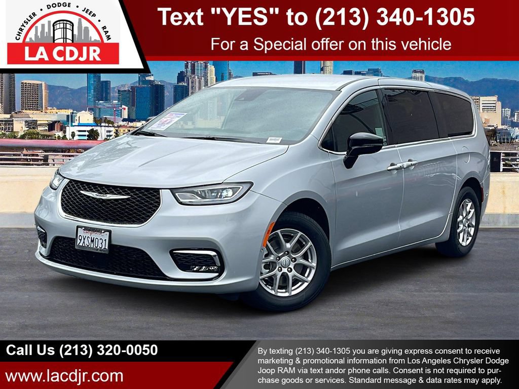 Used 2026 Chrysler Pacifica Select FWD image 1