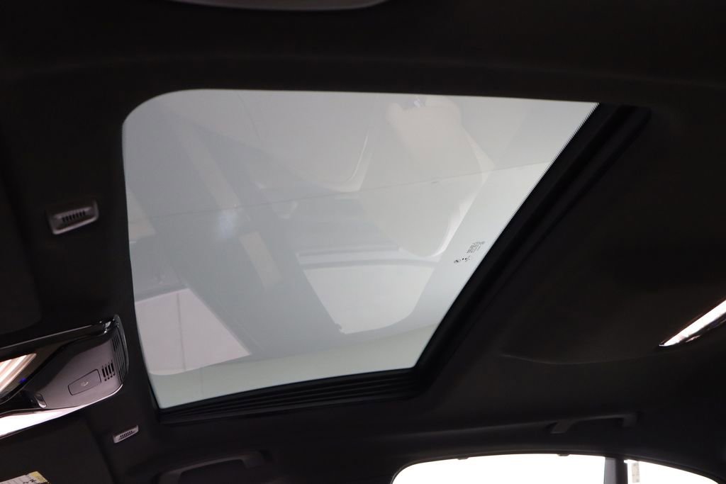 Used 2019 BMW M550i xDrive image 24