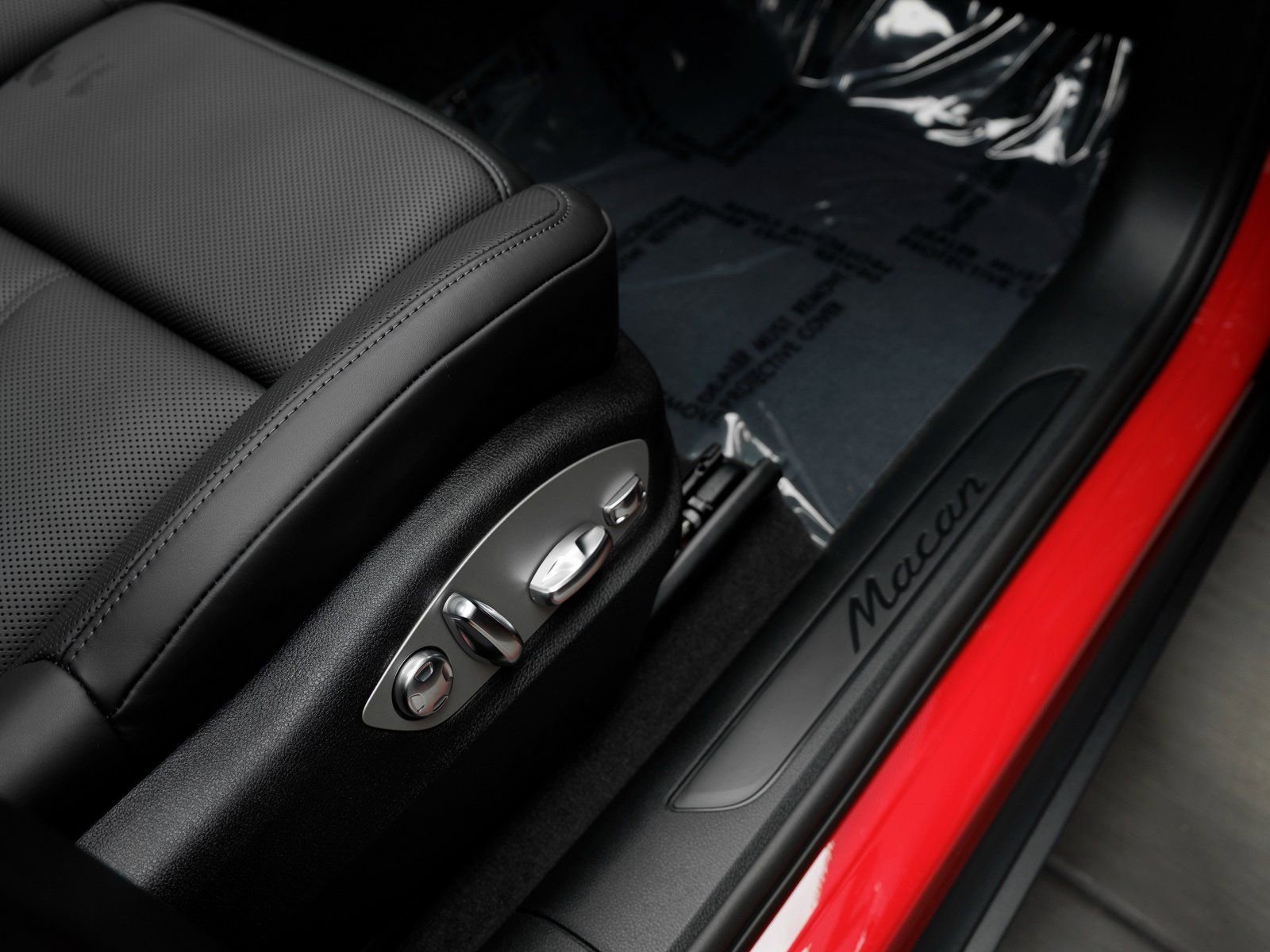 New 2025 Porsche Macan AWD/4WD image 25