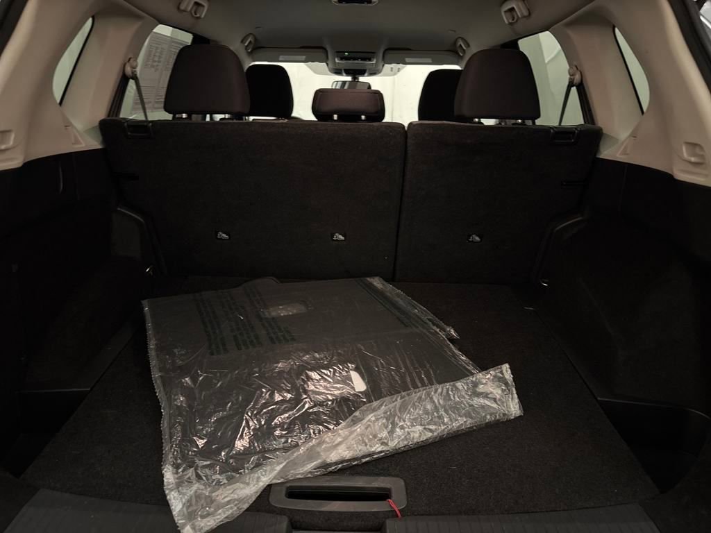 Used 2023 Nissan Rogue SV image 9