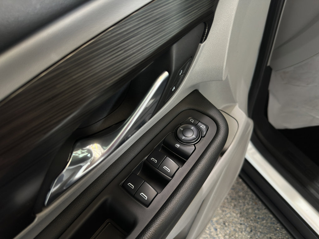 Used 2024 GMC Terrain SLE image 24