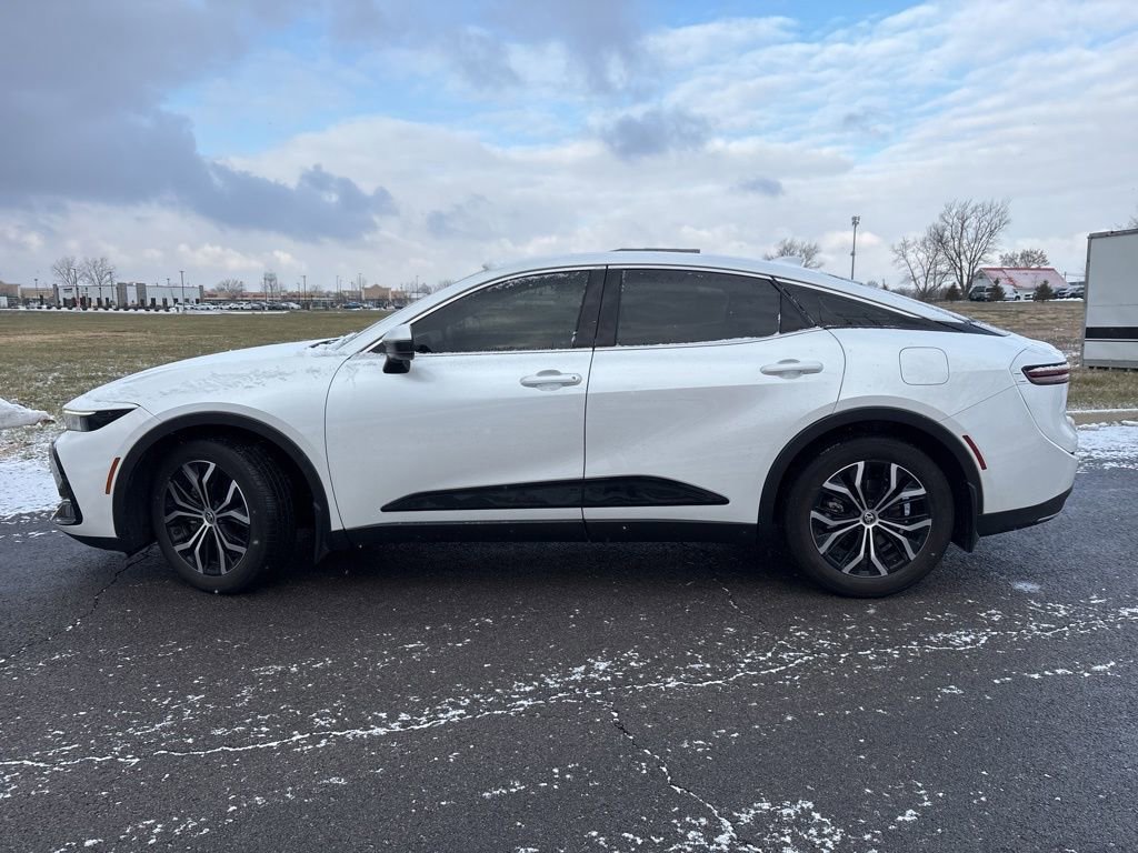 Used 2023 Toyota Crown XLE image 5