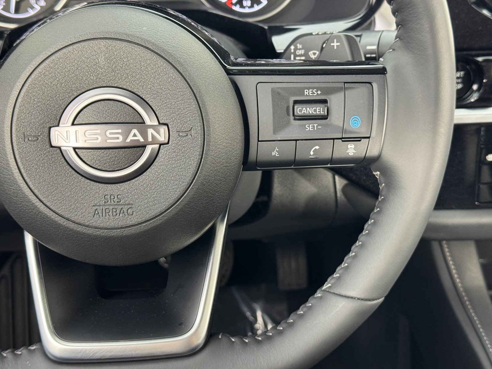 Used 2025 Nissan Pathfinder SL AWD/4WD image 19