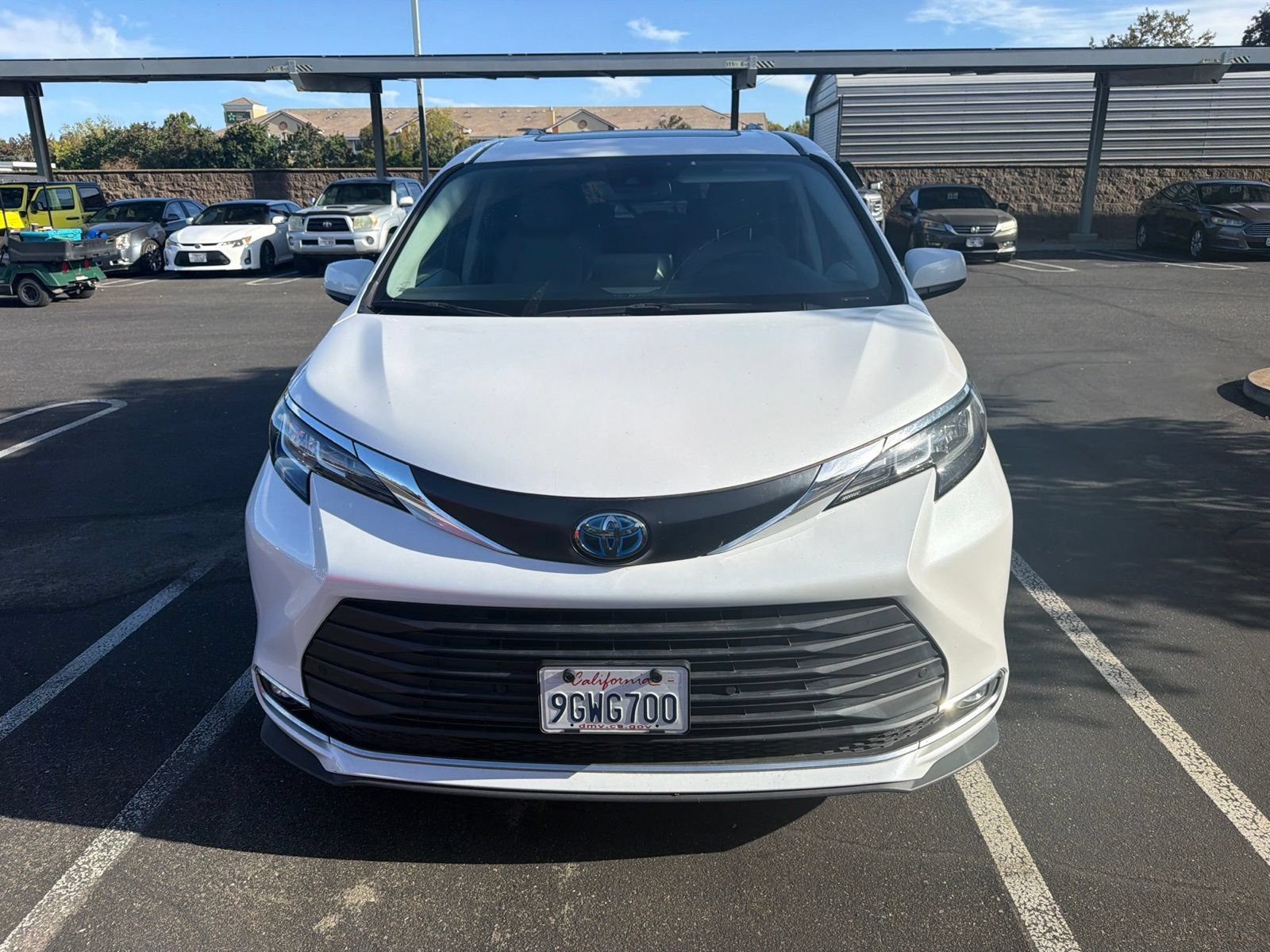 Certified 2023 Toyota Sienna XLE FWD image 2