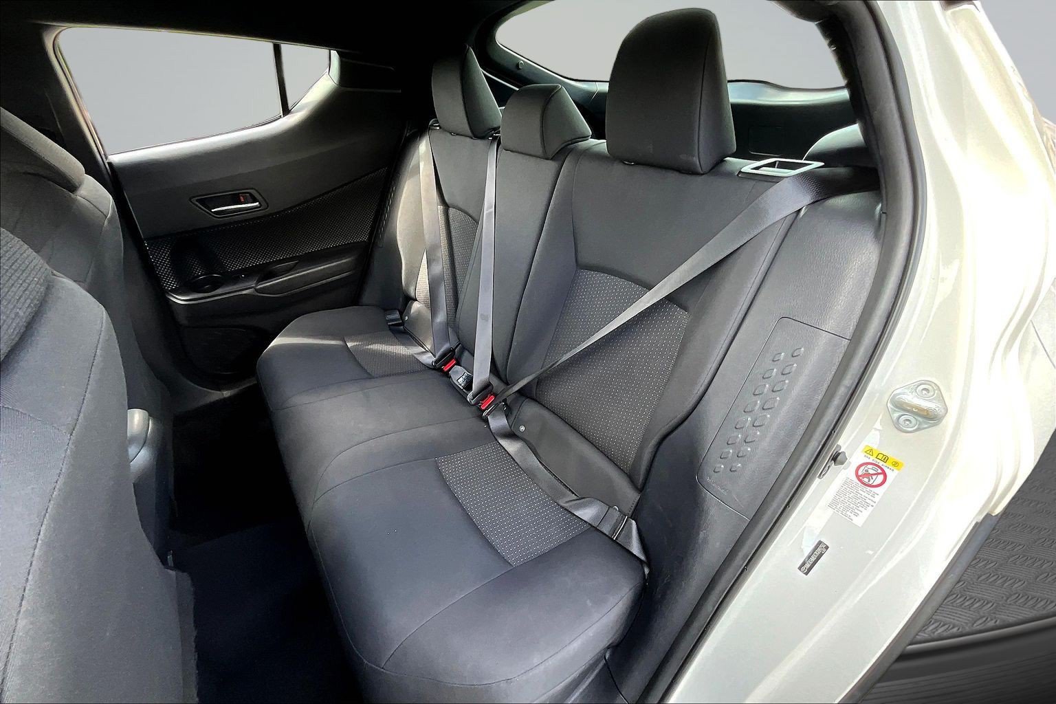 Used 2019 Toyota C-HR XLE FWD image 18
