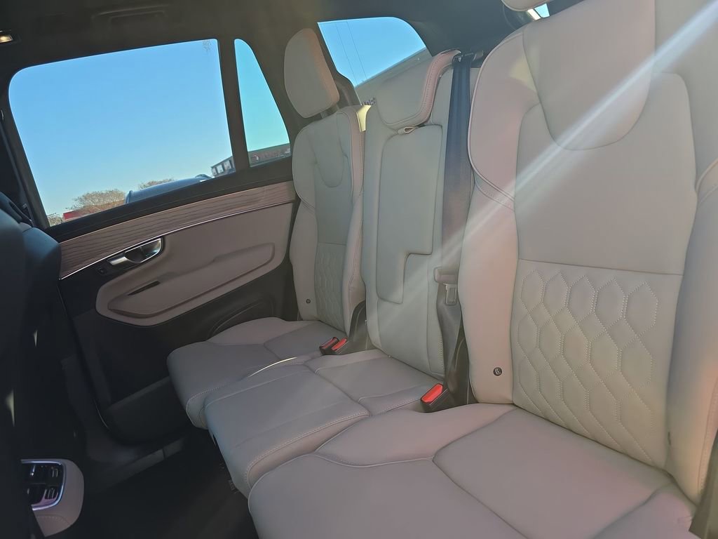 New 2026 Volvo XC90 B6 Plus w/ Protection Package Premier image 16