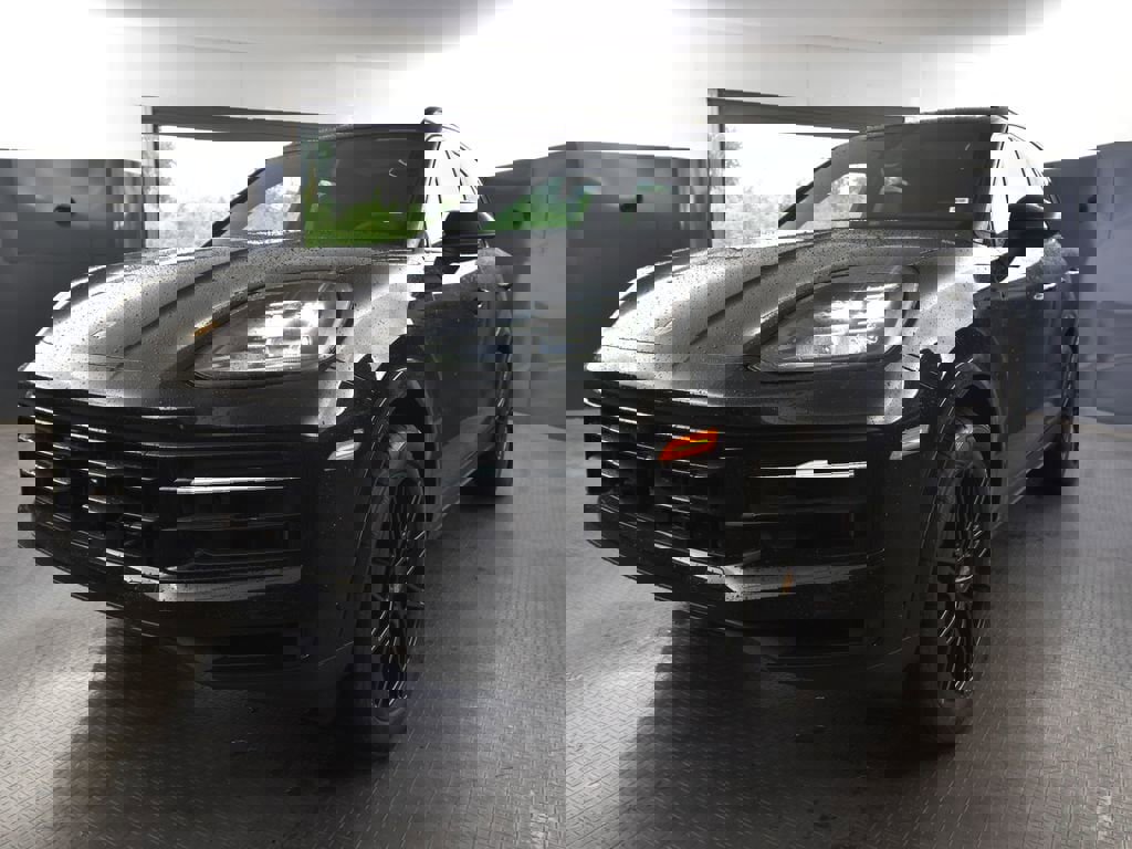 Used 2025 Porsche Cayenne image 39