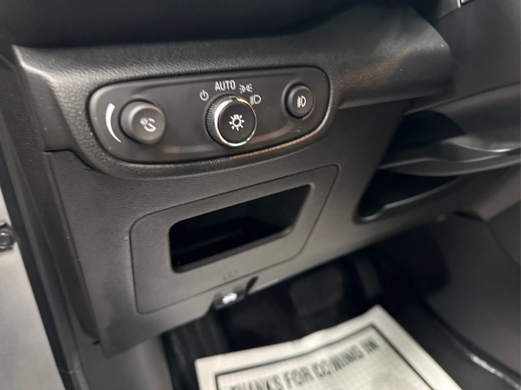 Used 2023 Chevrolet TrailBlazer RS w/ Sun and Liftgate Package image 38