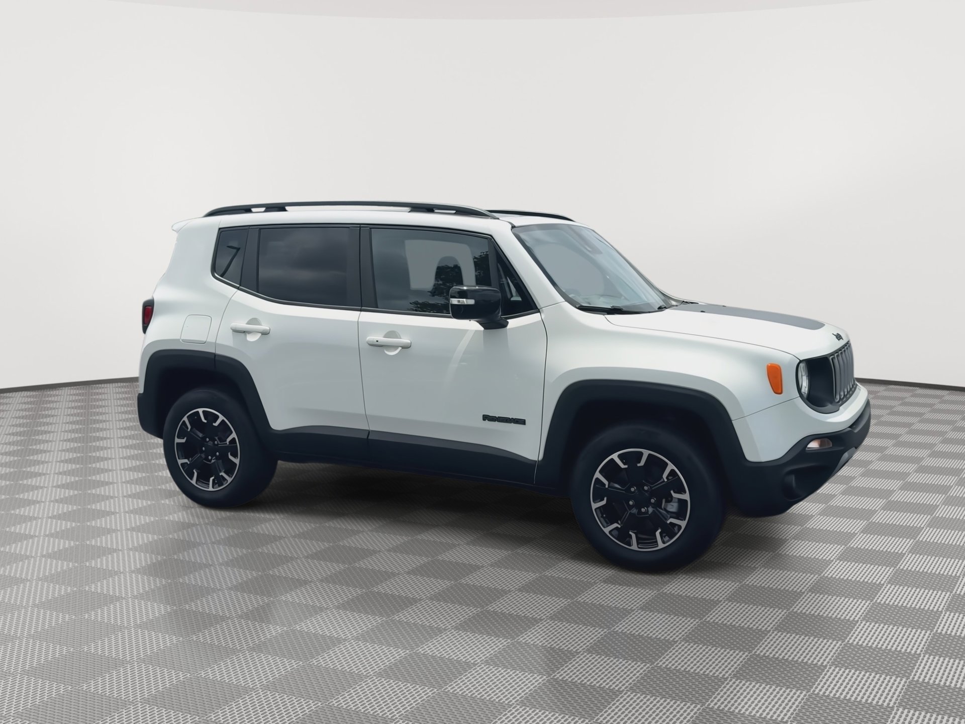 Used 2023 Jeep Renegade Latitude w/ Sun/Sound Group AWD/4WD video 2