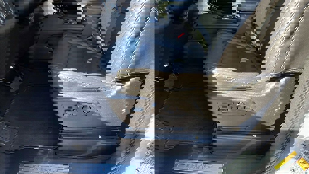 Used 2022 Chevrolet Tahoe Z71 w/ Luxury Package image 14