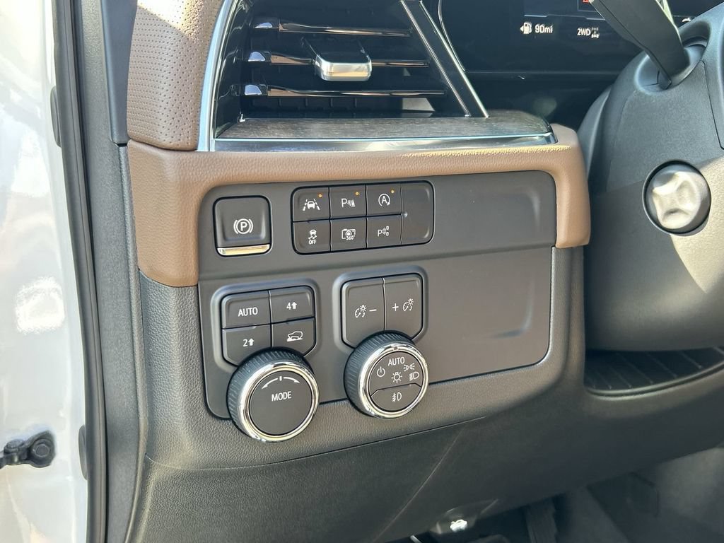 Used 2025 Chevrolet Tahoe High Country AWD/4WD image 17
