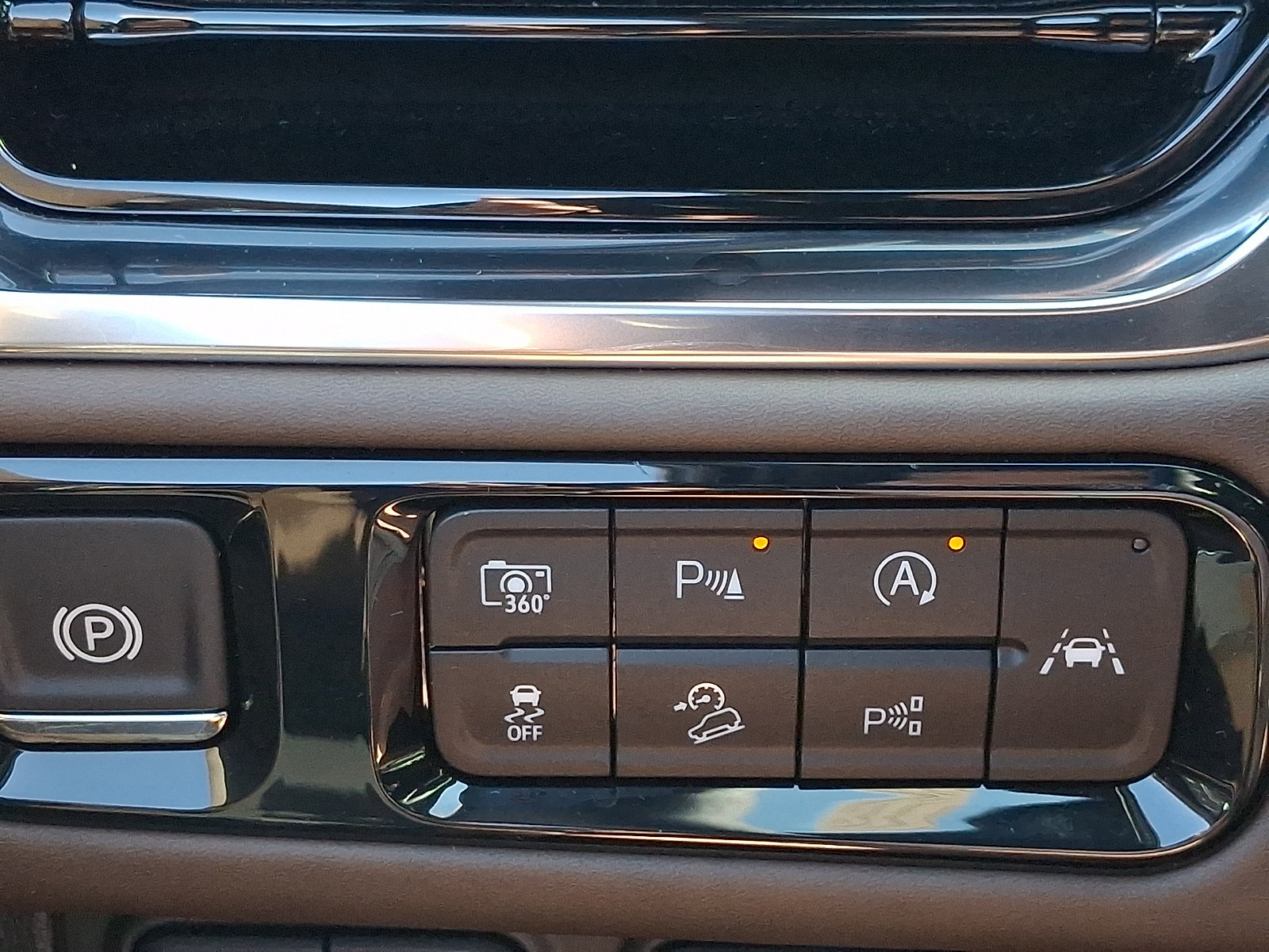 Used 2025 GMC Yukon Denali Ultimate AWD/4WD image 27