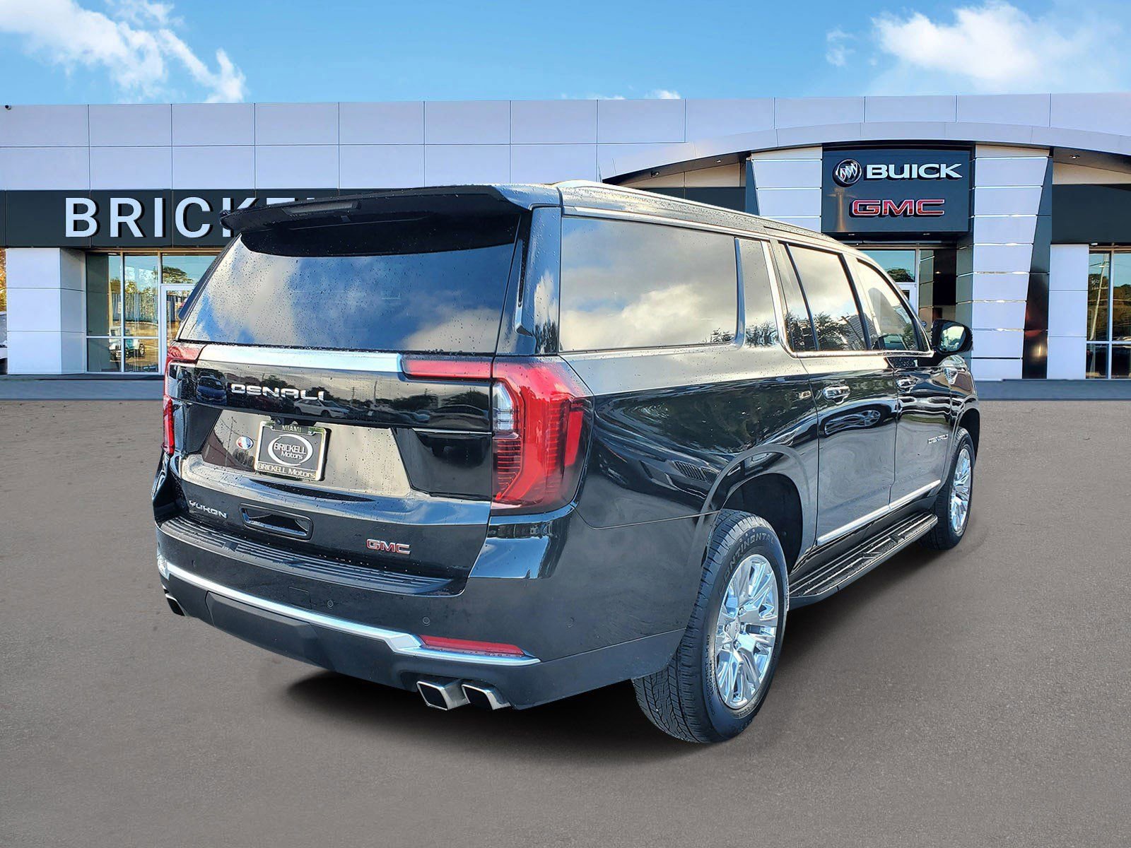 Used 2025 GMC Yukon XL Denali image 3