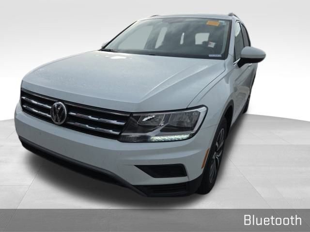 Used 2018 Volkswagen Tiguan SE w/ Panoramic Sunroof Package image 5
