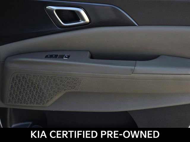 Certified 2025 Kia Carnival image 8