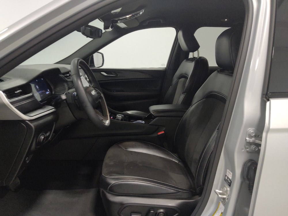 Used 2023 Jeep Grand Cherokee Altitude AWD/4WD image 17