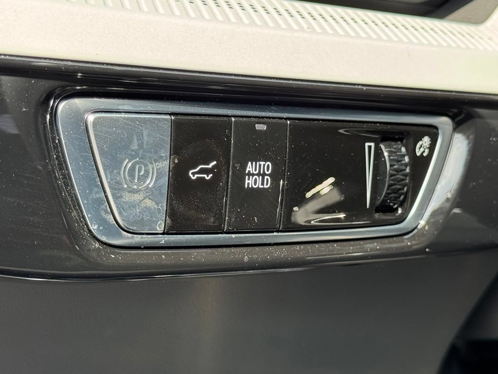 Certified 2025 Cadillac Optiq Sport 2 w/ LPO, Floor Liner Package AWD/4WD image 20