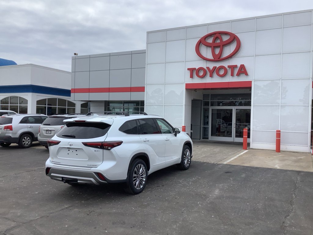 New 2026 Toyota Highlander Platinum image 7
